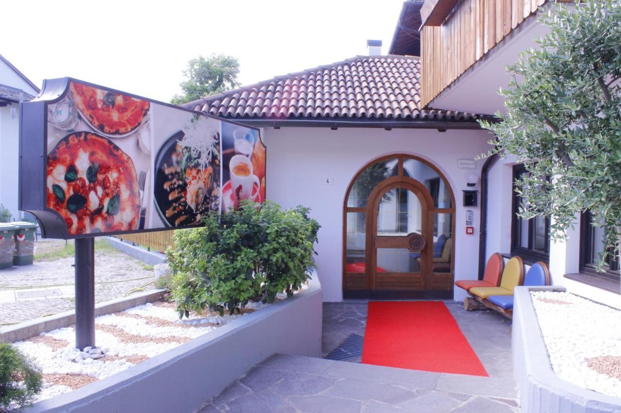Zur Muehle Hotel Ora / Auer Buitenkant foto